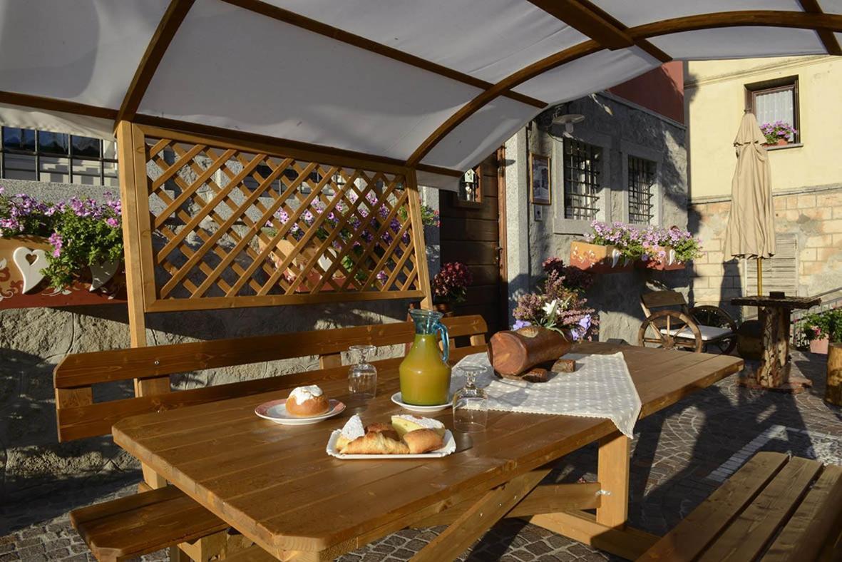 Bed and Breakfast Garni La Genziana Temù Exterior foto